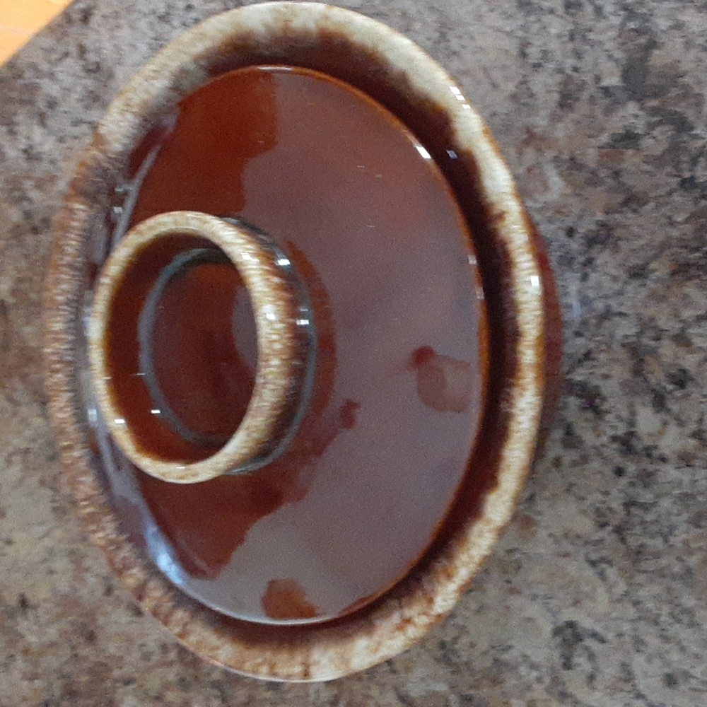 Beautiful vintage Hull Pottery 8"casserole dish w lid